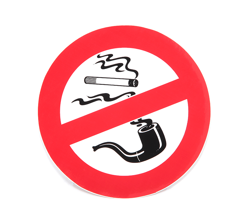Знак Не курить 17см самоклеющийся D0800010